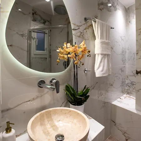 Blue Ark Romantic Under Acropolis Atena
