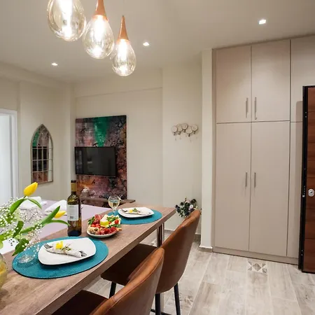 Blue Ark Romantic Under Acropolis Atena